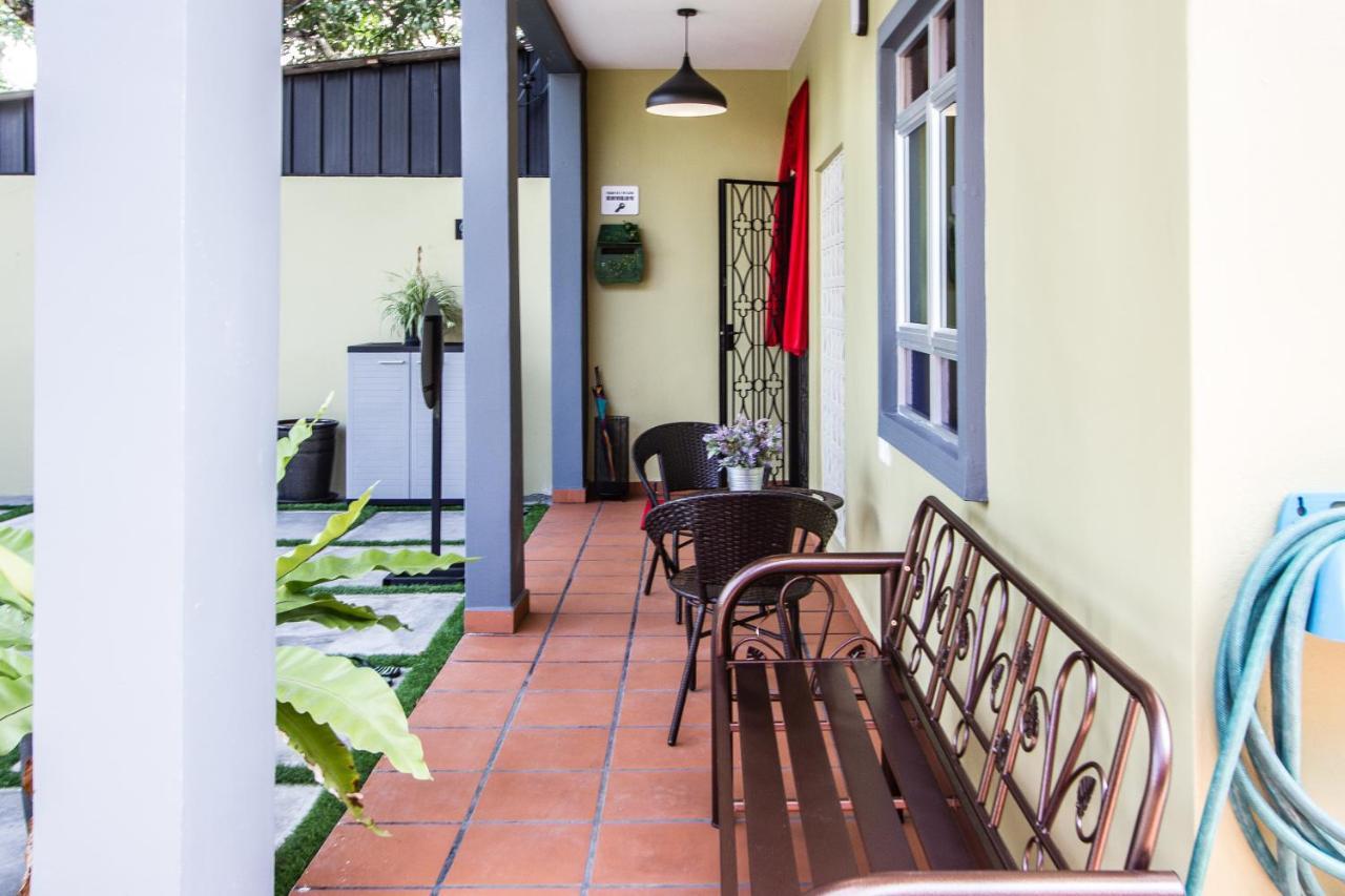 Explore 5Br Gardenhouse Retreats Butterworth Exterior photo