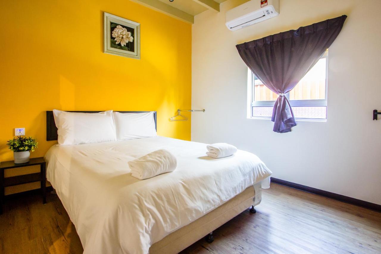 Explore 5Br Gardenhouse Retreats Butterworth Exterior photo
