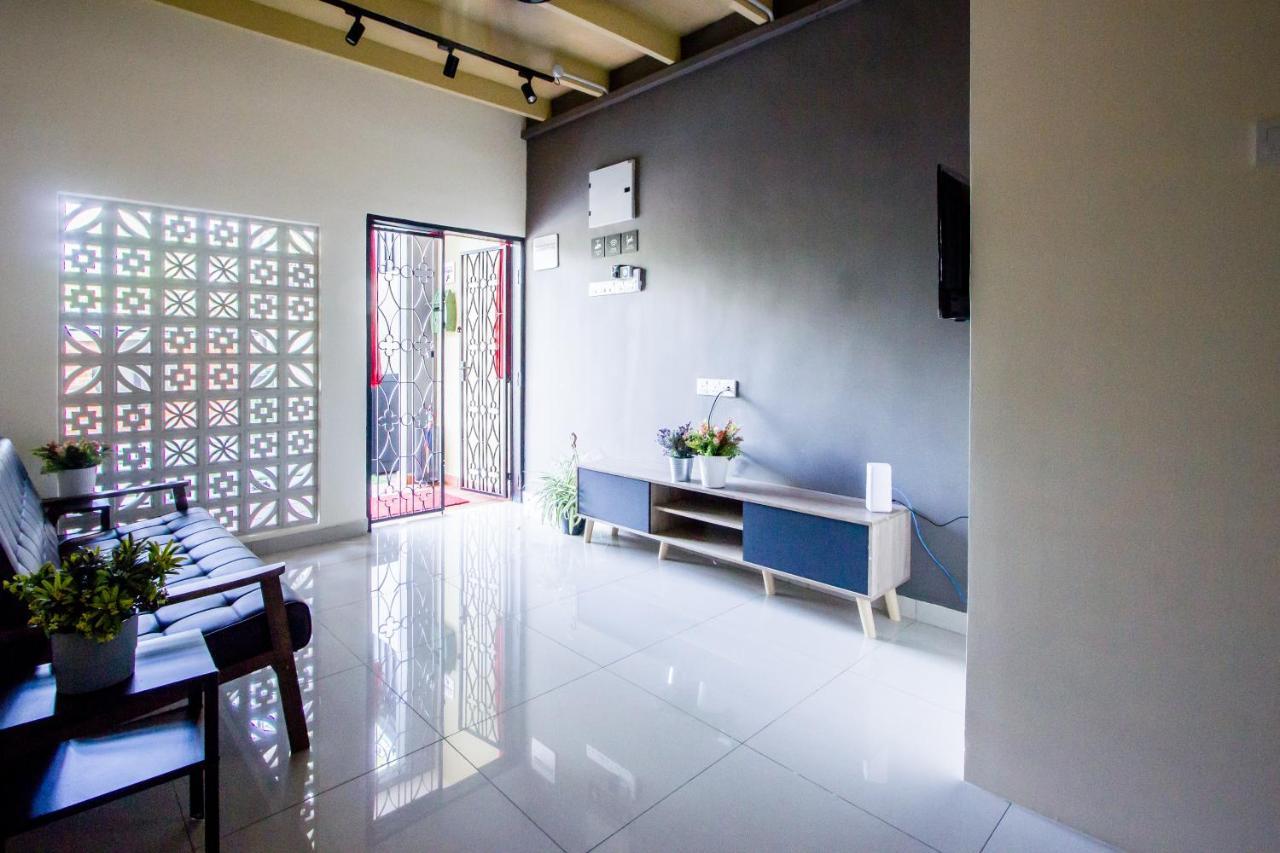 Explore 5Br Gardenhouse Retreats Butterworth Exterior photo